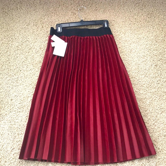 LuLaRoe Dresses & Skirts - NWT elegant LuLaRoe Jill skirt